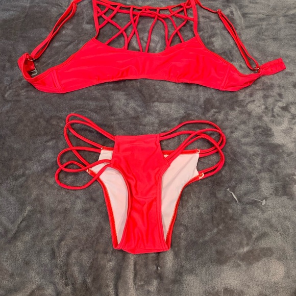 Coral bikini - Picture 2 of 2